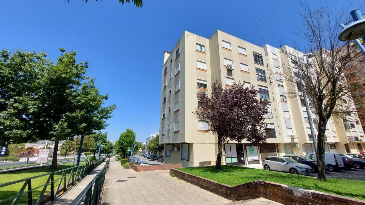 Enjoy Lisbon Cascais Sintra 1200 Metres To Metro Blue Line Sintra Rail Line Free Parking Apartment Amadora Luaran gambar