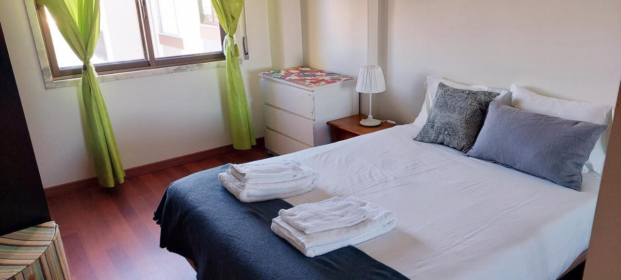 Enjoy Lisbon Cascais Sintra 1200 Metres To Metro Blue Line Sintra Rail Line Free Parking Apartment Amadora Luaran gambar