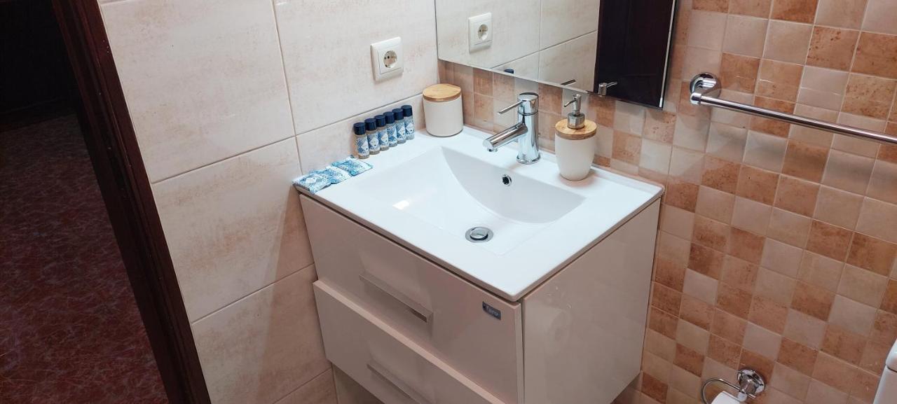 Enjoy Lisbon Cascais Sintra 1200 Metres To Metro Blue Line Sintra Rail Line Free Parking Apartment Amadora Luaran gambar