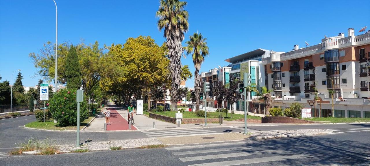 Enjoy Lisbon Cascais Sintra 1200 Metres To Metro Blue Line Sintra Rail Line Free Parking Apartment Amadora Luaran gambar