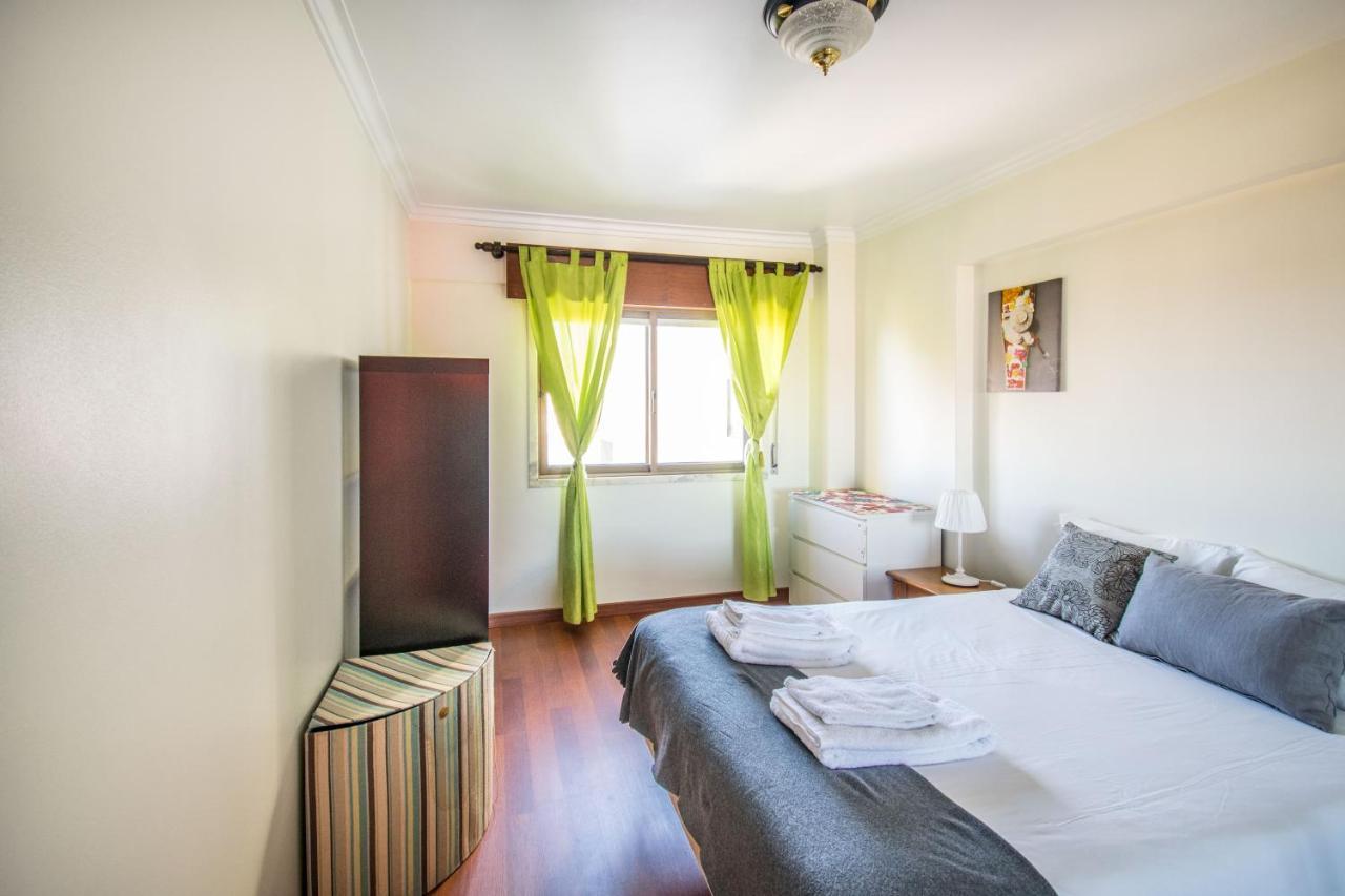 Enjoy Lisbon Cascais Sintra 1200 Metres To Metro Blue Line Sintra Rail Line Free Parking Apartment Amadora Luaran gambar