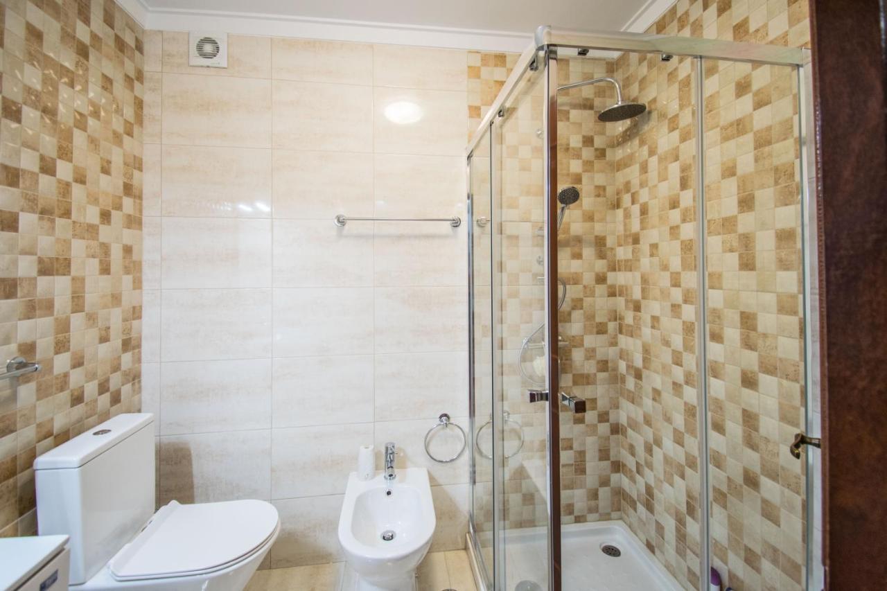 Enjoy Lisbon Cascais Sintra 1200 Metres To Metro Blue Line Sintra Rail Line Free Parking Apartment Amadora Luaran gambar