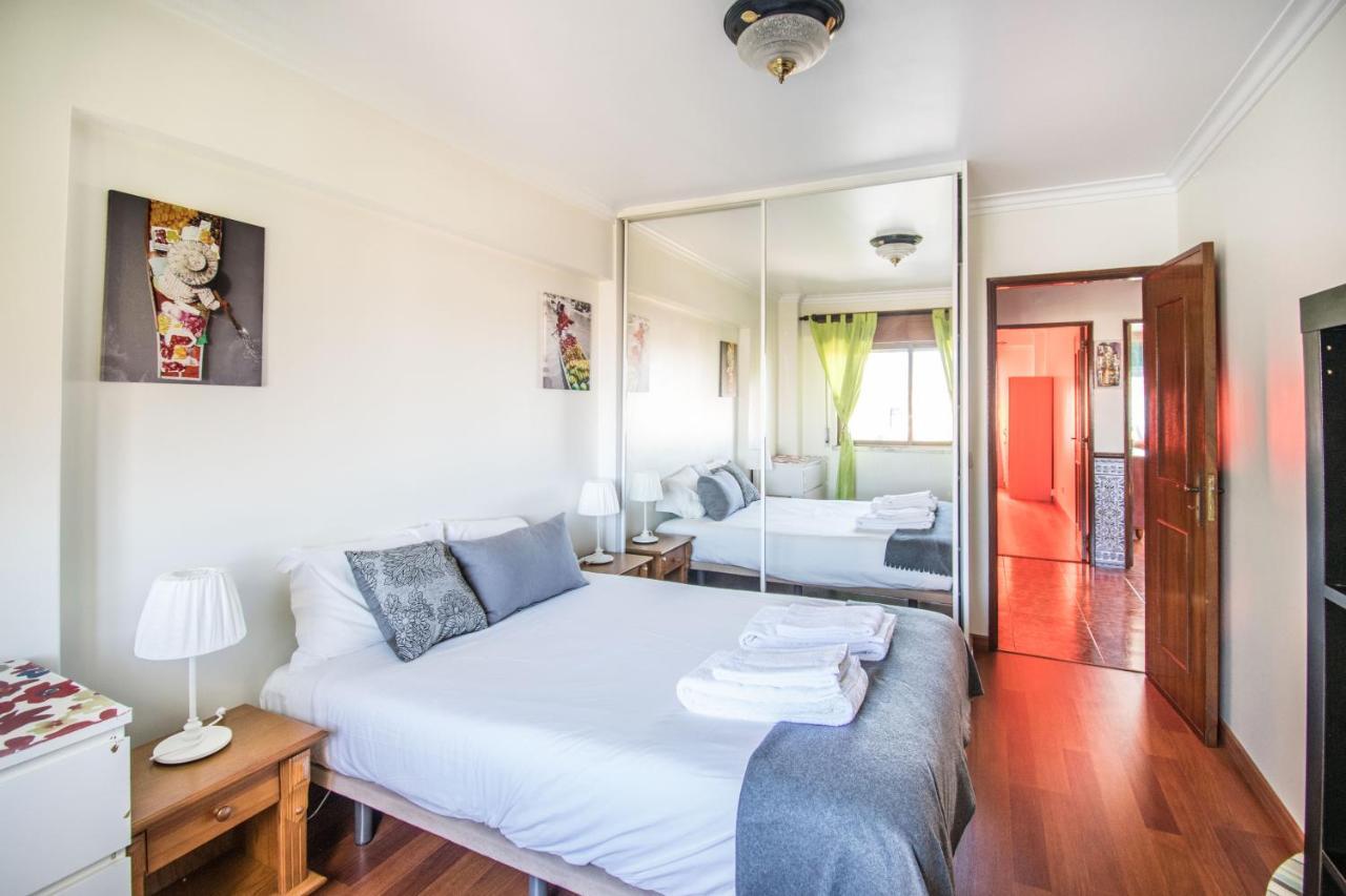 Enjoy Lisbon Cascais Sintra 1200 Metres To Metro Blue Line Sintra Rail Line Free Parking Apartment Amadora Luaran gambar